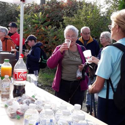 Ravitaillement sur la marche des noyers